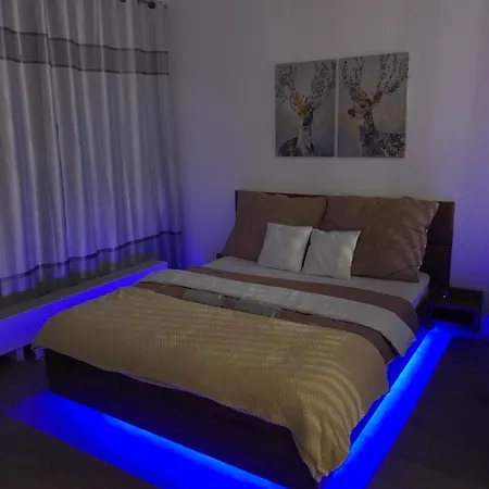 Alex Apartment -2 Min O2 Arena -Free Parking- Metro Nearby Praga